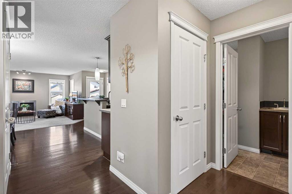 186 Covecreek Place NE, Calgary, Alberta  T3K 0L3 - Photo 7 - A2294333