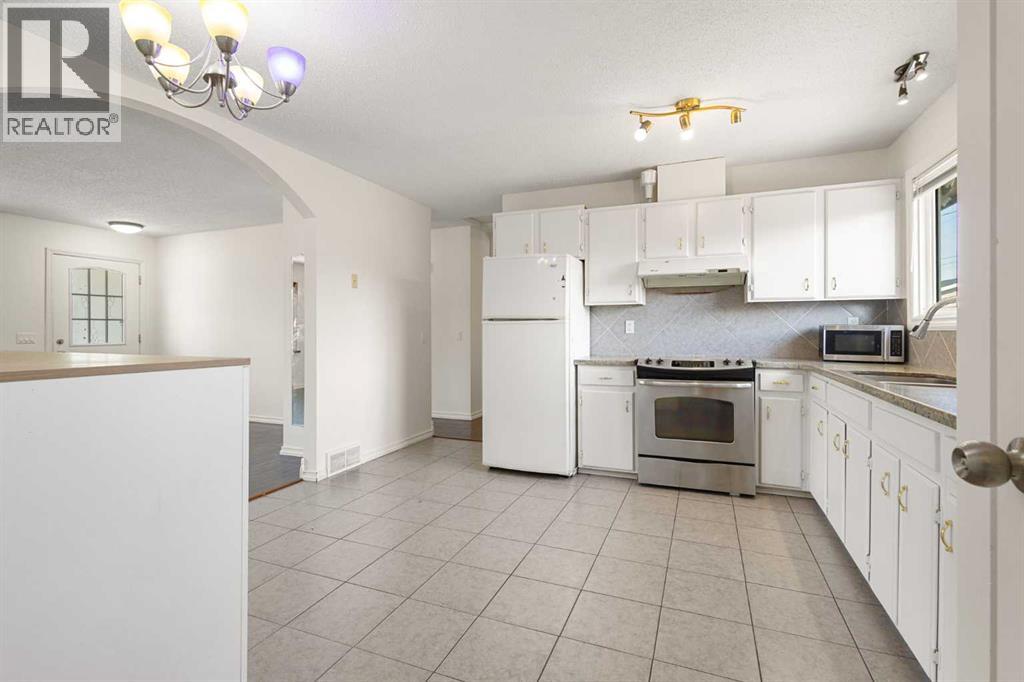 268 Madeira Place Ne, Calgary, Alberta  T2A 5T1 - Photo 9 - A2295798