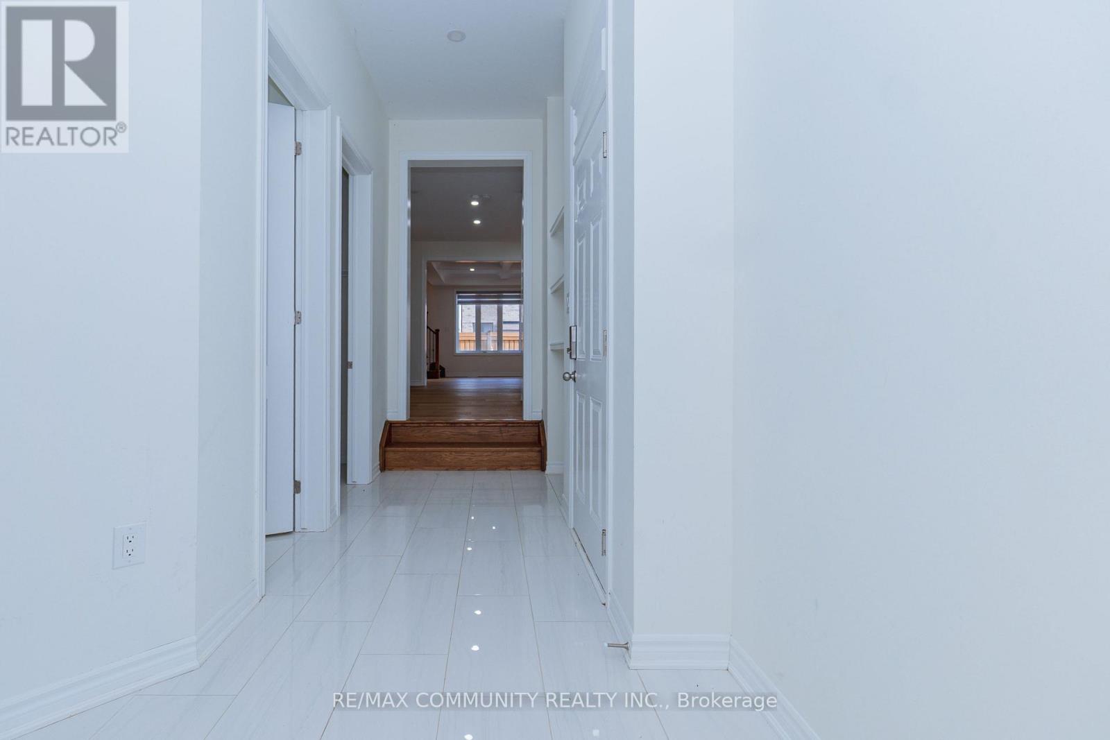 51 Cisco Drive, Whitby, Ontario  L1P 0M2 - Photo 4 - E12941040