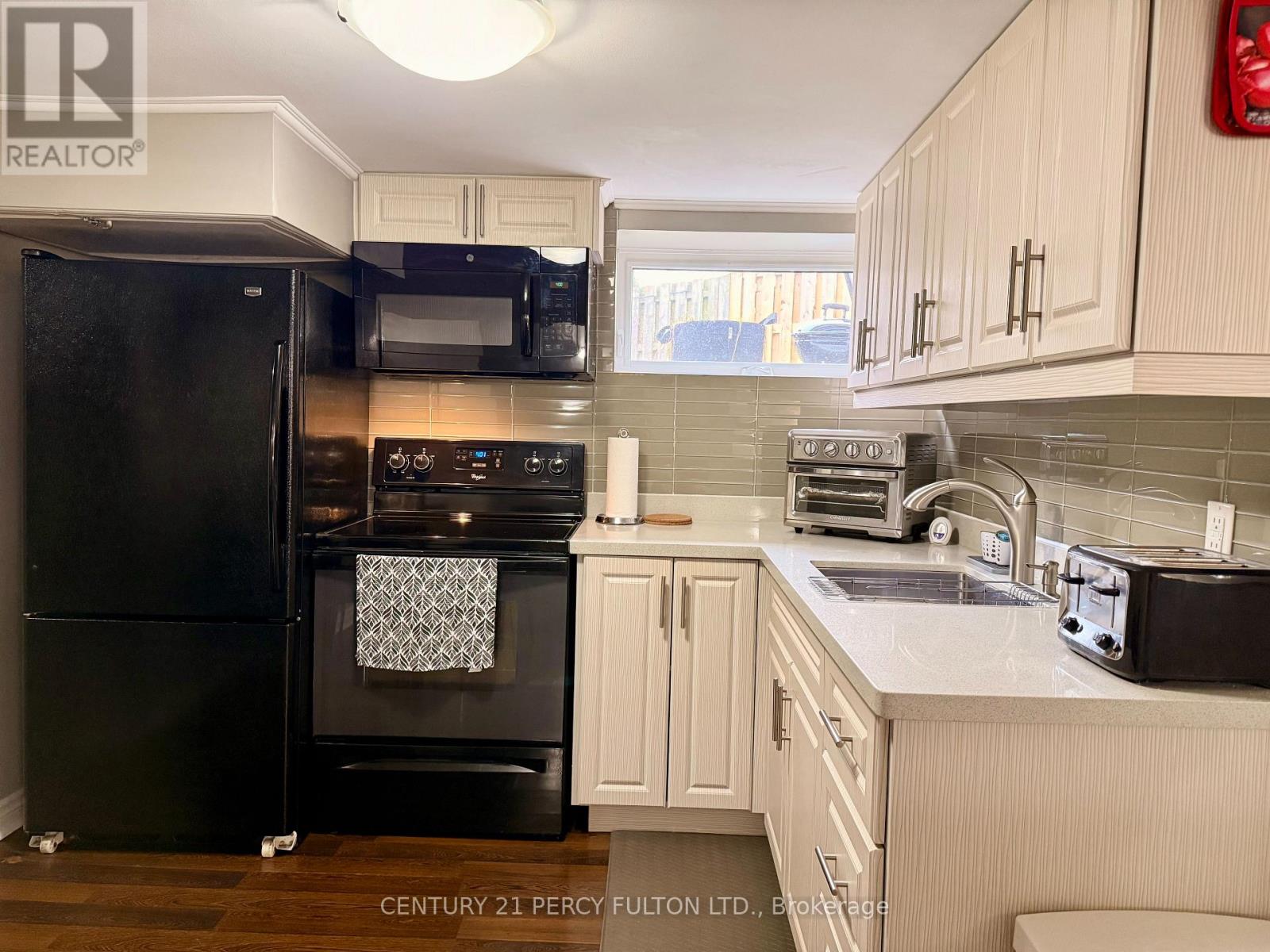 17 Maywood Park, Toronto, Ontario  M1K 2G9 - Photo 3 - E12941102