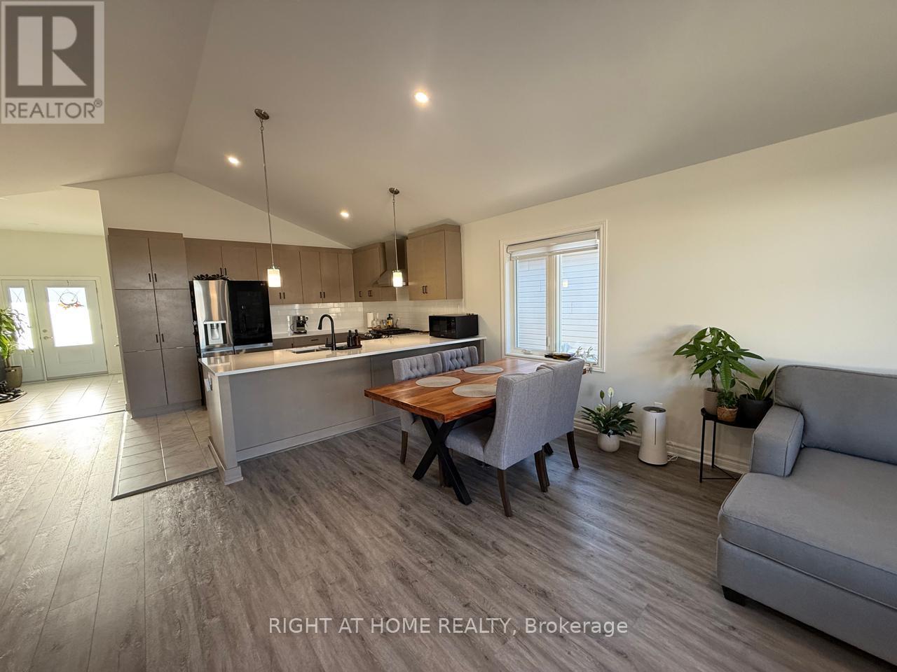 45 Yade Road, Arnprior, Ontario  K7S 0K1 - Photo 2 - X12941004