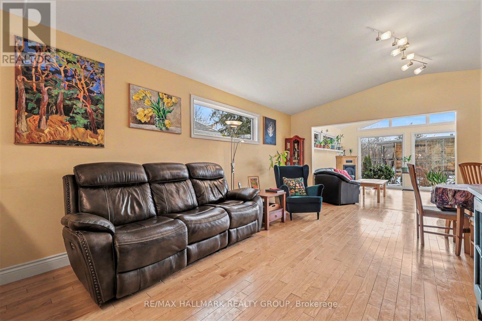 608 Clothier Street E, North Grenville, Ontario  K0G 1J0 - Photo 4 - X12941048