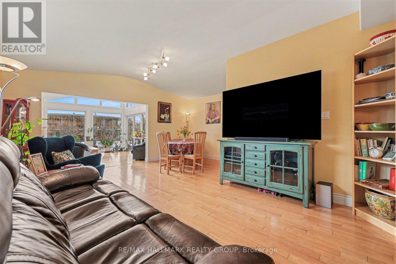 608 Clothier Street E, North Grenville, Ontario  K0G 1J0 - Photo 5 - X12941048