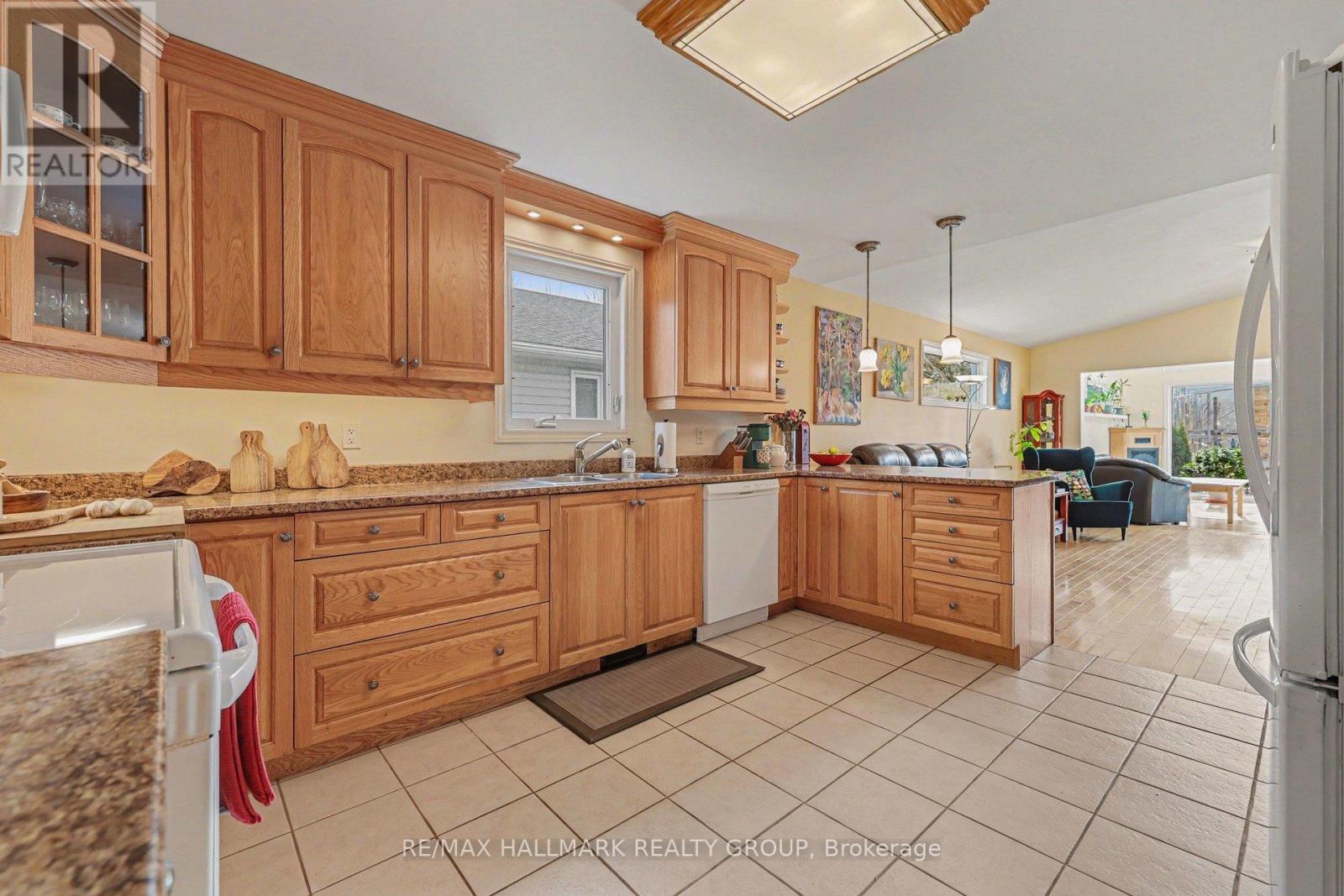 608 Clothier Street E, North Grenville, Ontario  K0G 1J0 - Photo 8 - X12941048