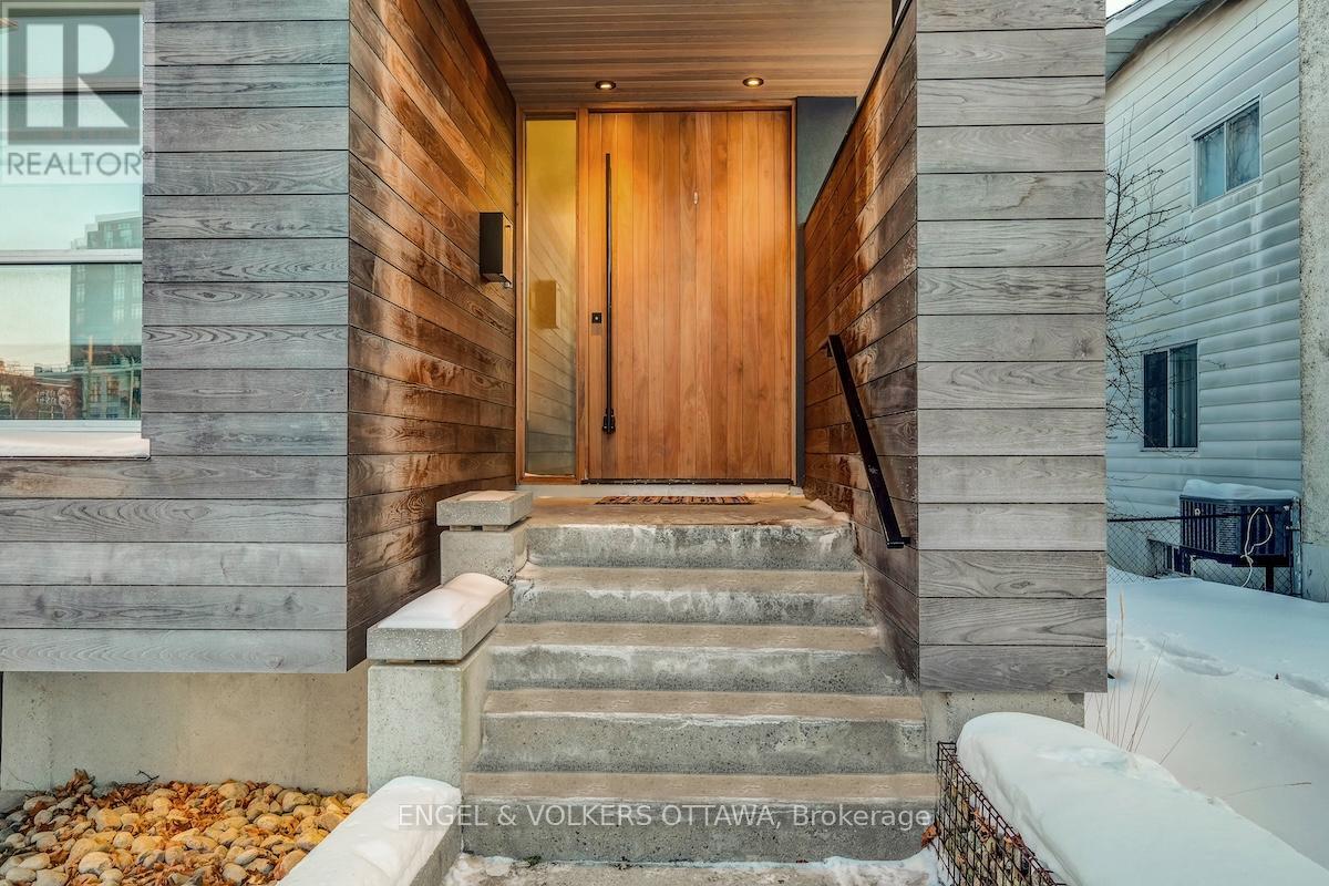 608 Byron Avenue, Ottawa, Ontario  K2A 0E5 - Photo 3 - X12941128