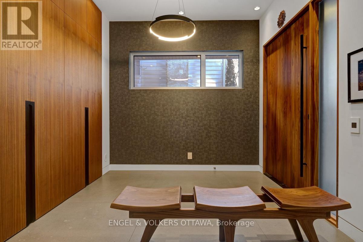 608 Byron Avenue, Ottawa, Ontario  K2A 0E5 - Photo 5 - X12941128