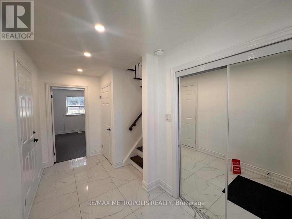 9 Gladiator Road, Markham, Ontario  L3P 1J1 - Photo 2 - N12941130