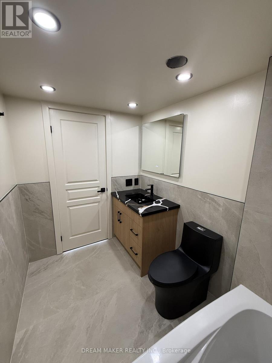 310 - 9017 Leslie Street, Richmond Hill, Ontario  L4B 4R8 - Photo 24 - N12941138