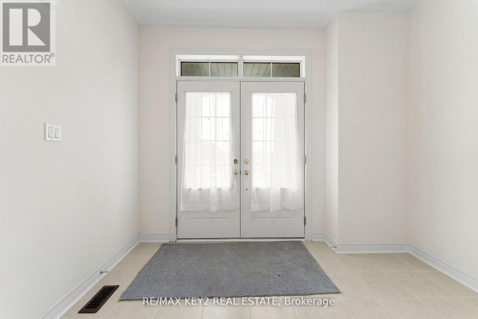 175 Hartney Drive, Richmond Hill, Ontario  L4S 0L1 - Photo 2 - N12941164