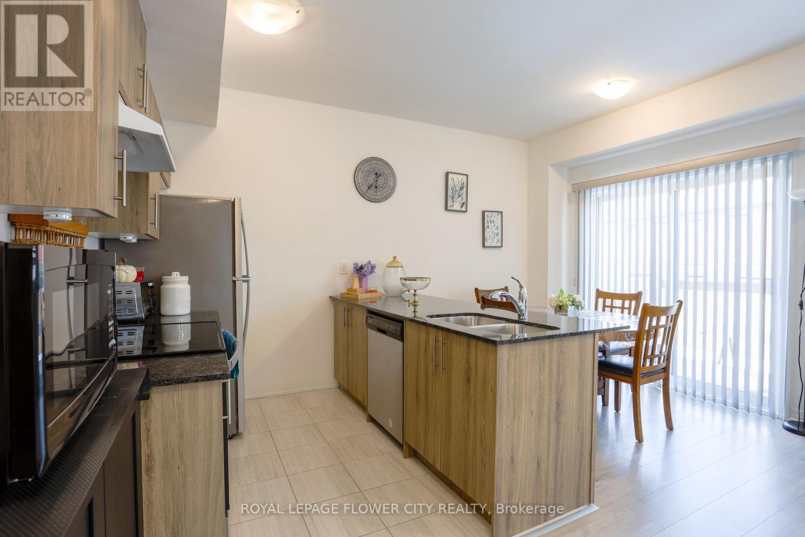 16 Fairlane Avenue, Barrie (Painswick South), Ontario  L9J 0M9 - Photo 10 - S12941022