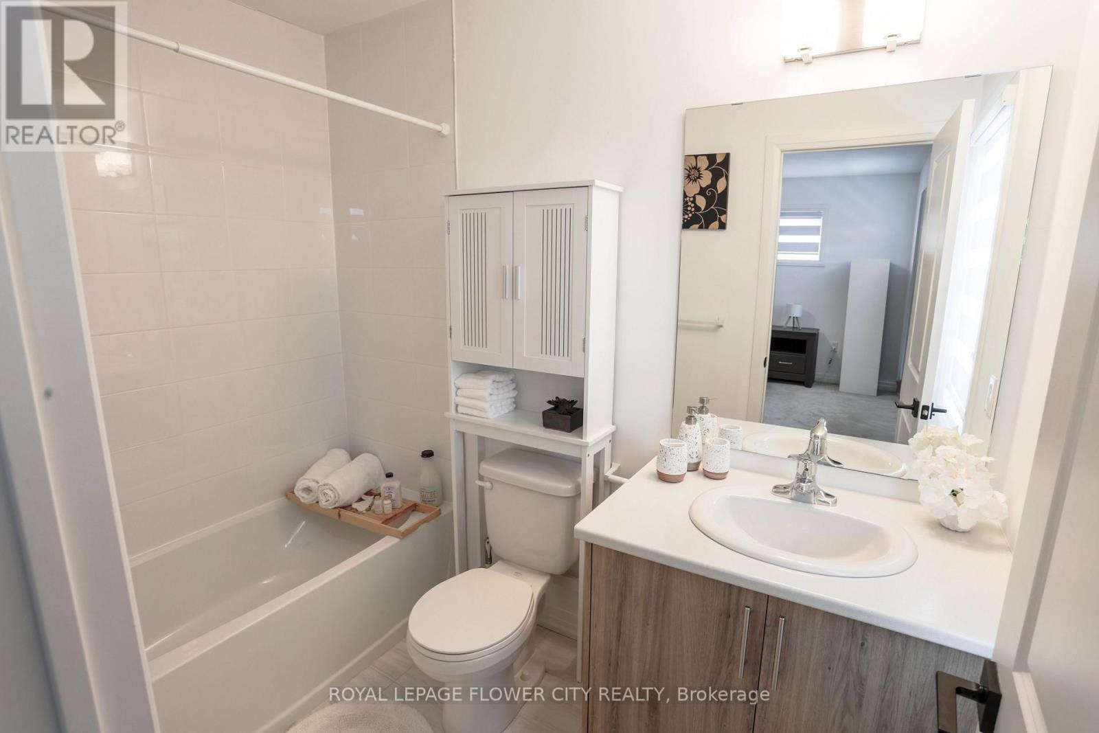 16 Fairlane Avenue, Barrie (Painswick South), Ontario  L9J 0M9 - Photo 15 - S12941022