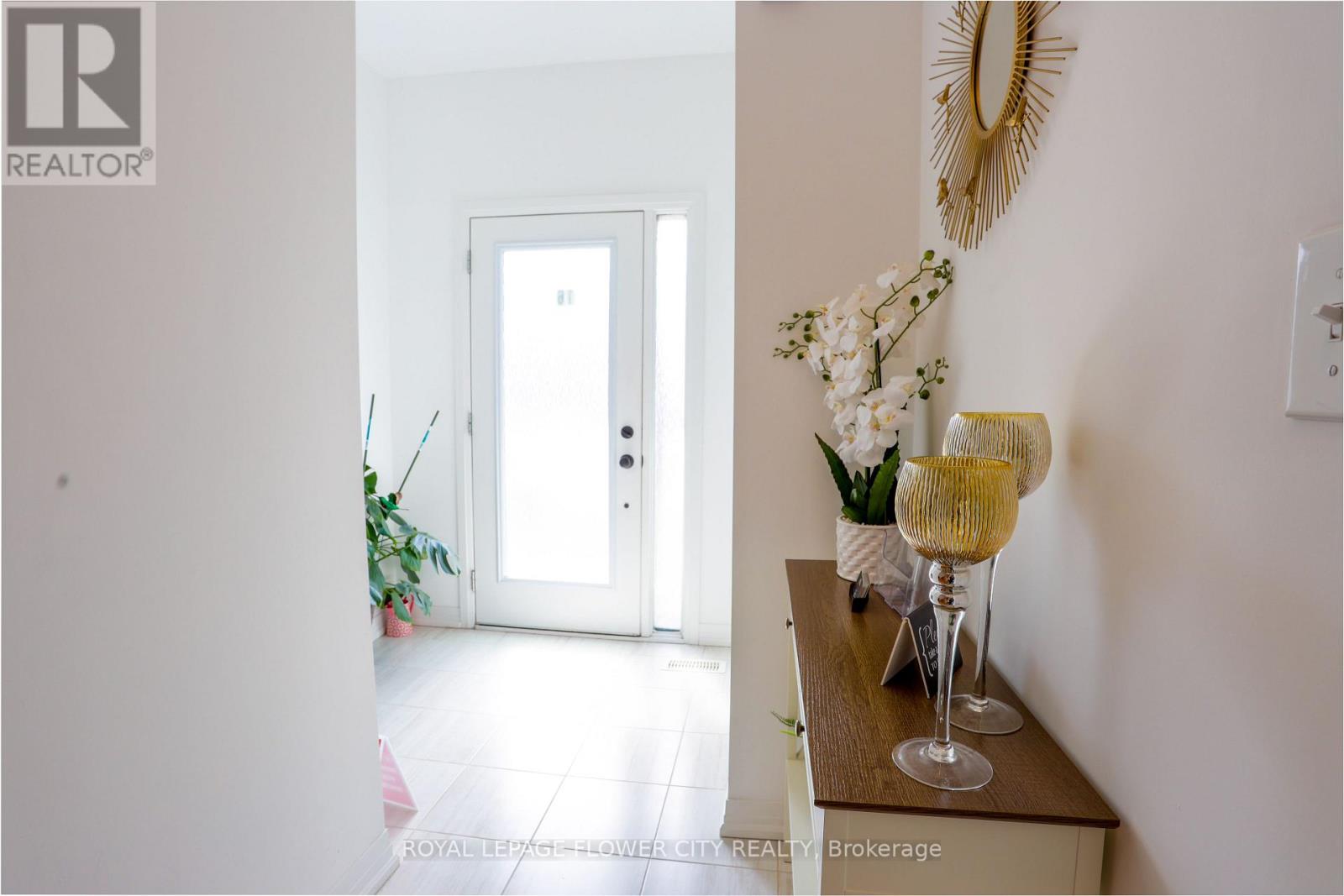 16 Fairlane Avenue, Barrie (Painswick South), Ontario  L9J 0M9 - Photo 4 - S12941022