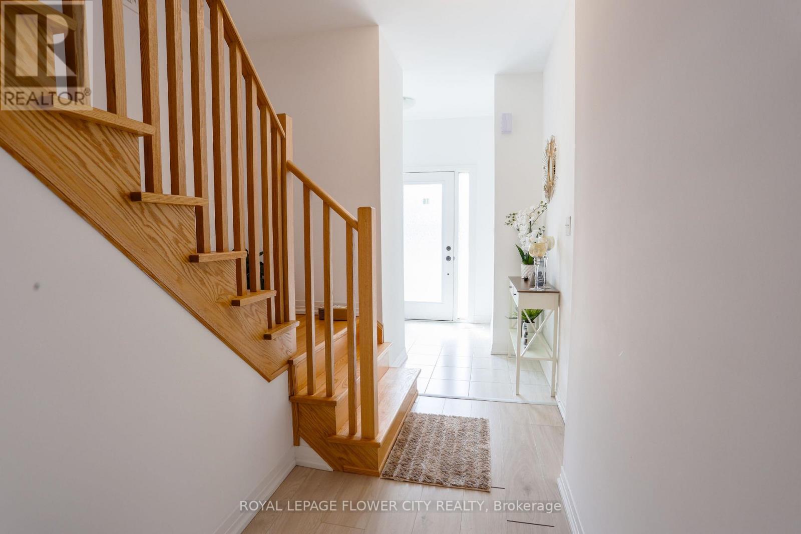 16 Fairlane Avenue, Barrie (Painswick South), Ontario  L9J 0M9 - Photo 6 - S12941022