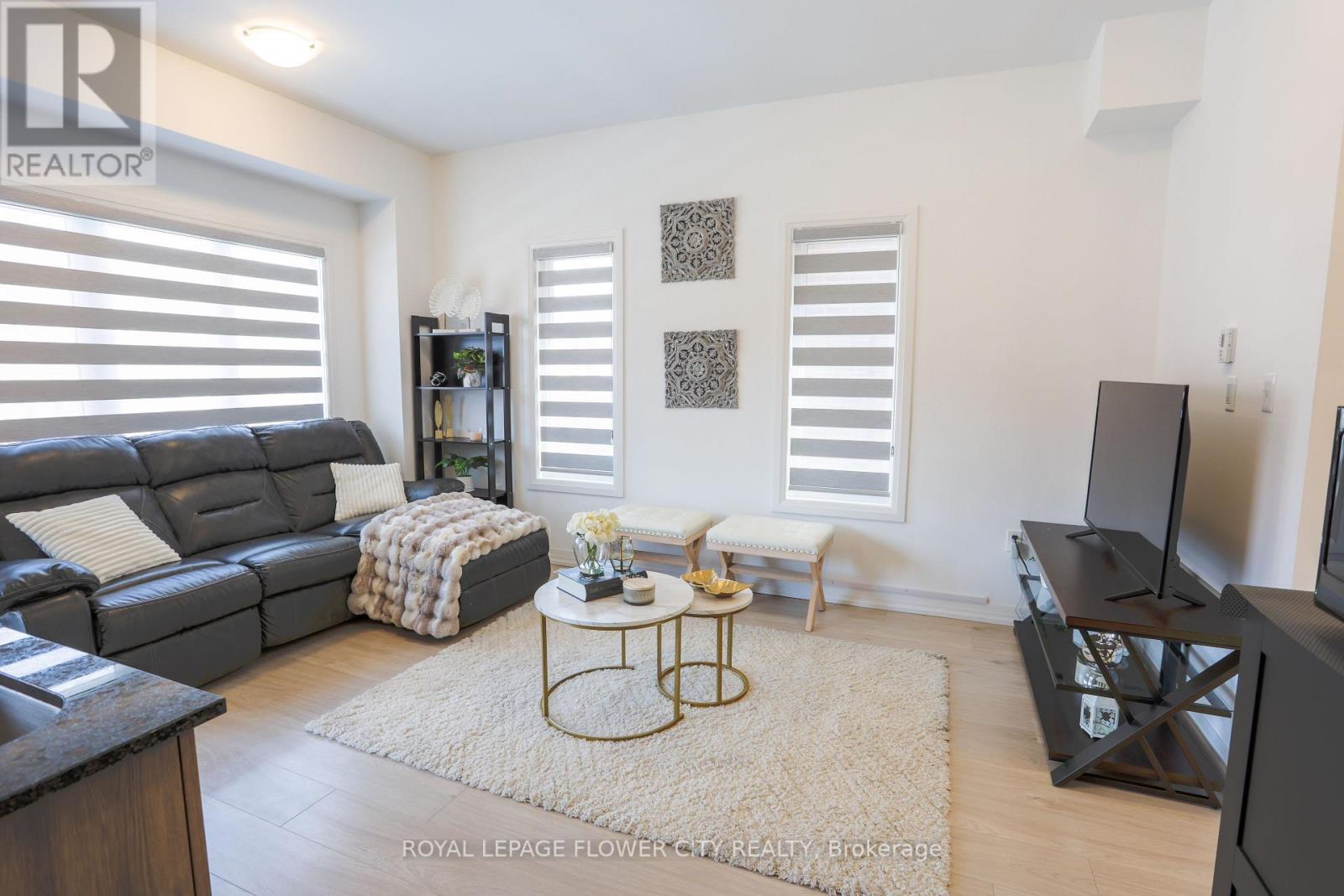 16 Fairlane Avenue, Barrie (Painswick South), Ontario  L9J 0M9 - Photo 9 - S12941022