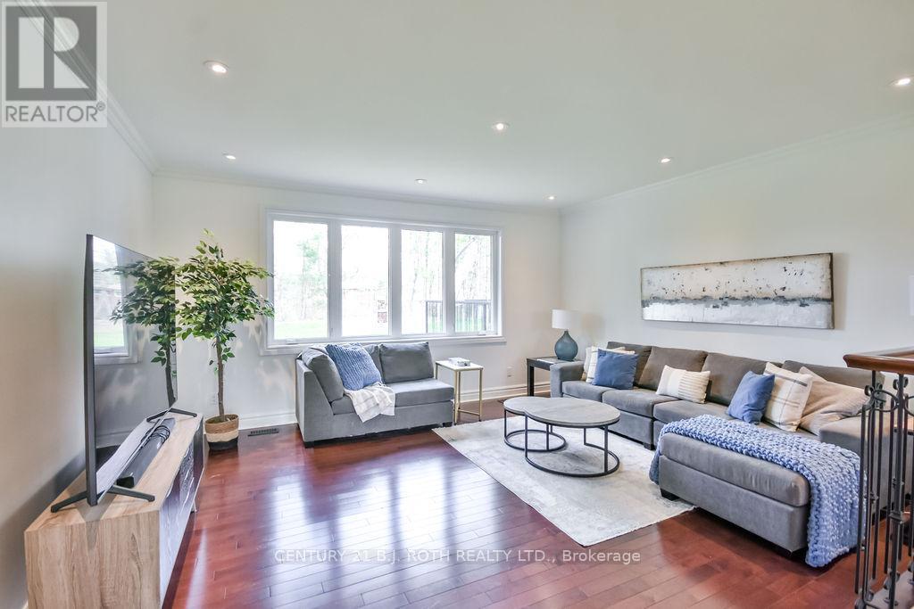 12 Noraline Avenue, Springwater (Midhurst), Ontario  L0L 1X1 - Photo 5 - S12941136