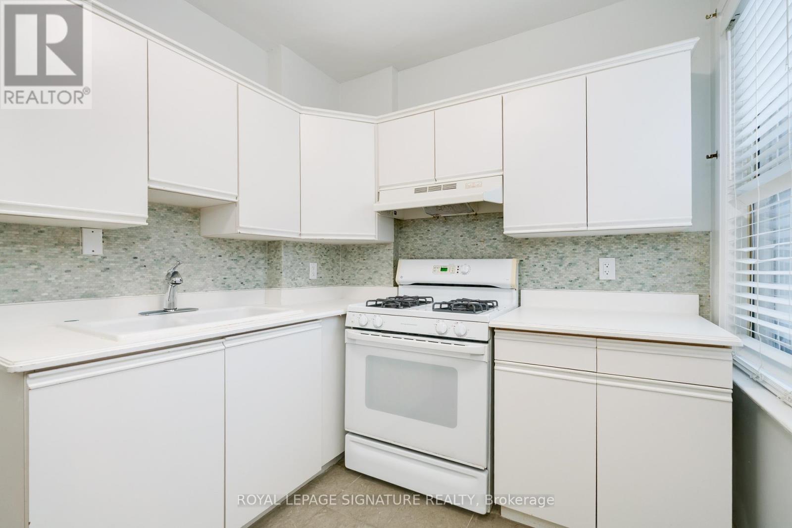 Unit 2 - 27 Hillsboro Avenue, Toronto, Ontario  M5R 1S6 - Photo 6 - C12940380