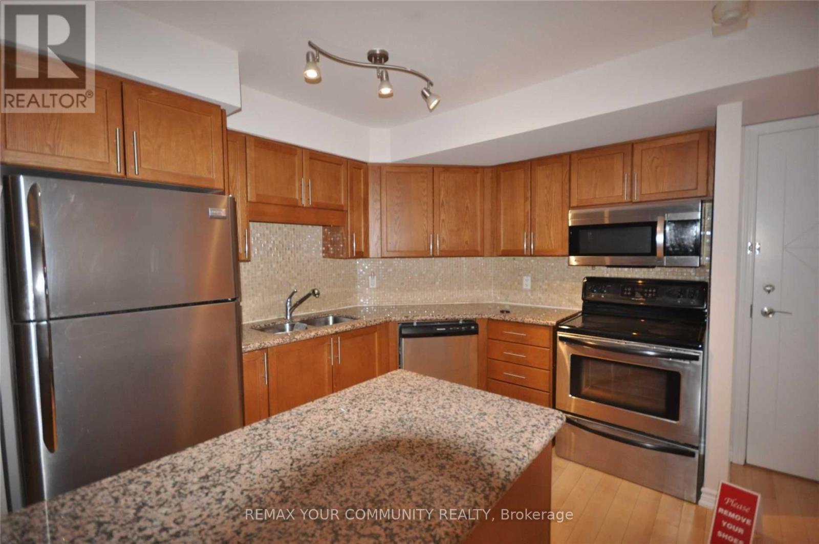 - - 18 Harding Boulevard, Richmond Hill, Ontario L4C 0T3 - Photo 4 - N12938952
