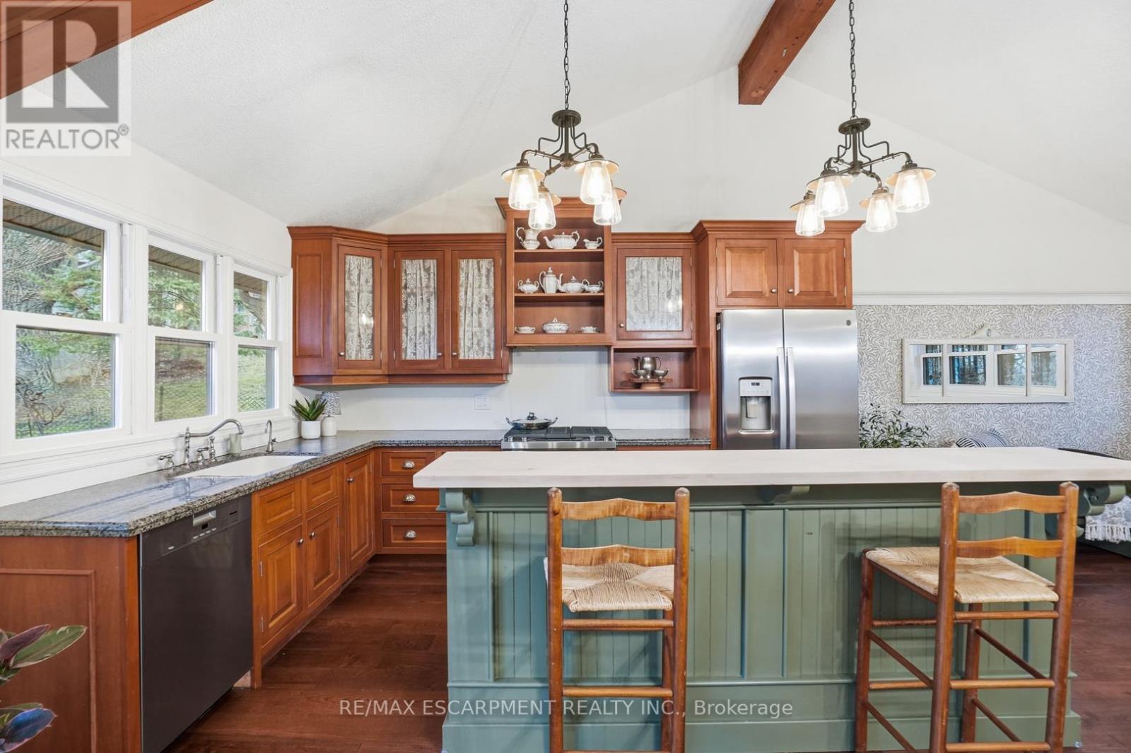 1987 Snake Road, Burlington, Ontario  L7P 4Y1 - Photo 17 - W12929810