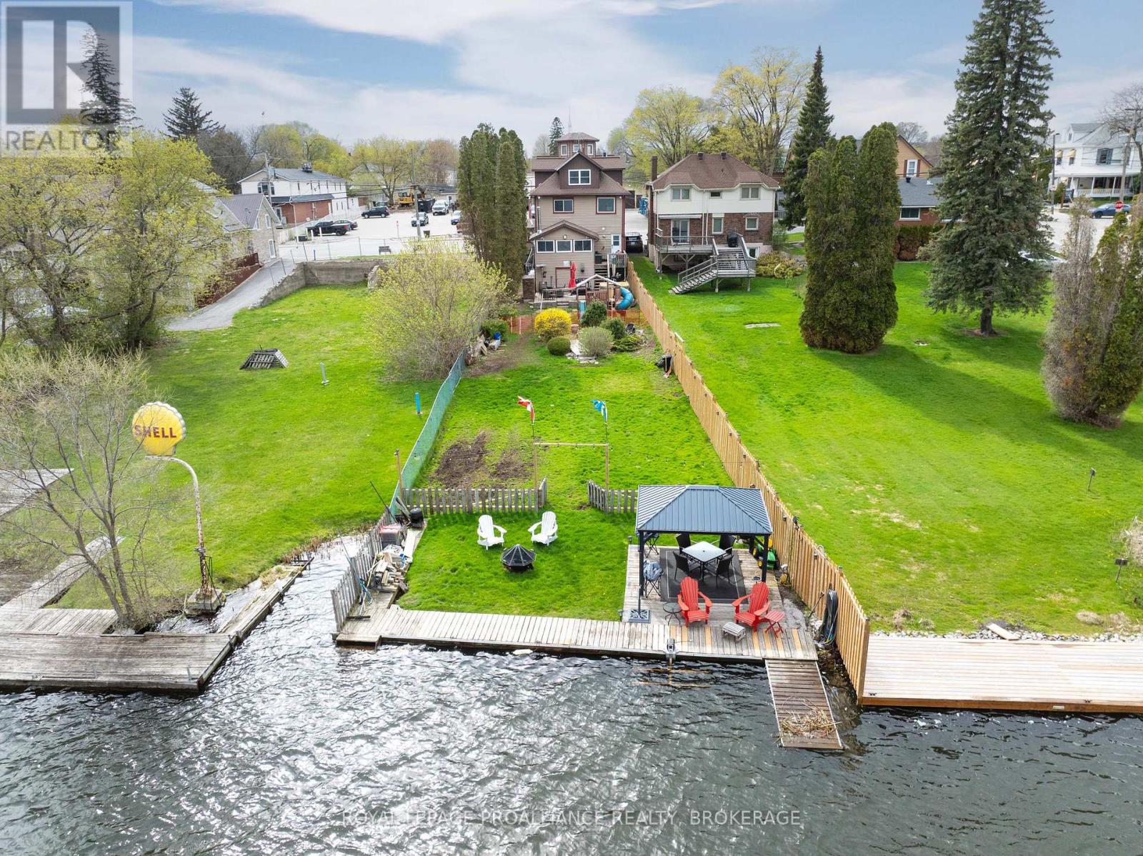 29 MAIN STREET E, Westport, Ontario