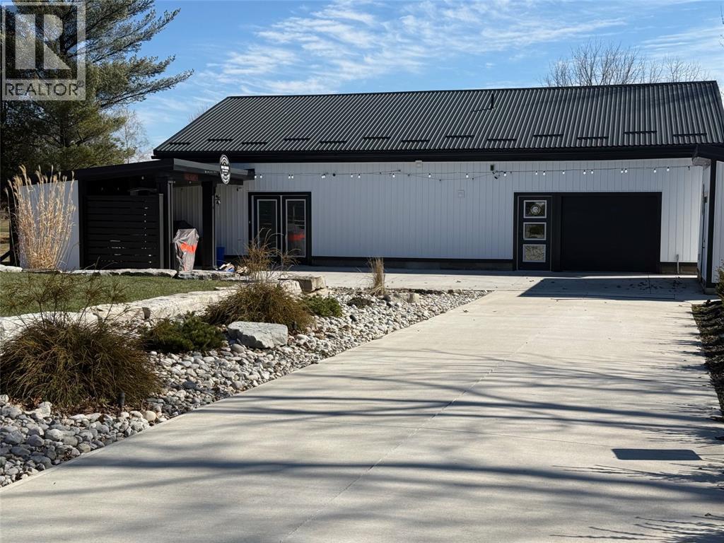 747 Broadway Street, Plympton-Wyoming, Ontario  N0N 1T0 - Photo 6 - 26006632