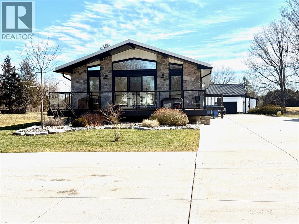 747 Broadway STREET, Plympton-Wyoming, Ontario