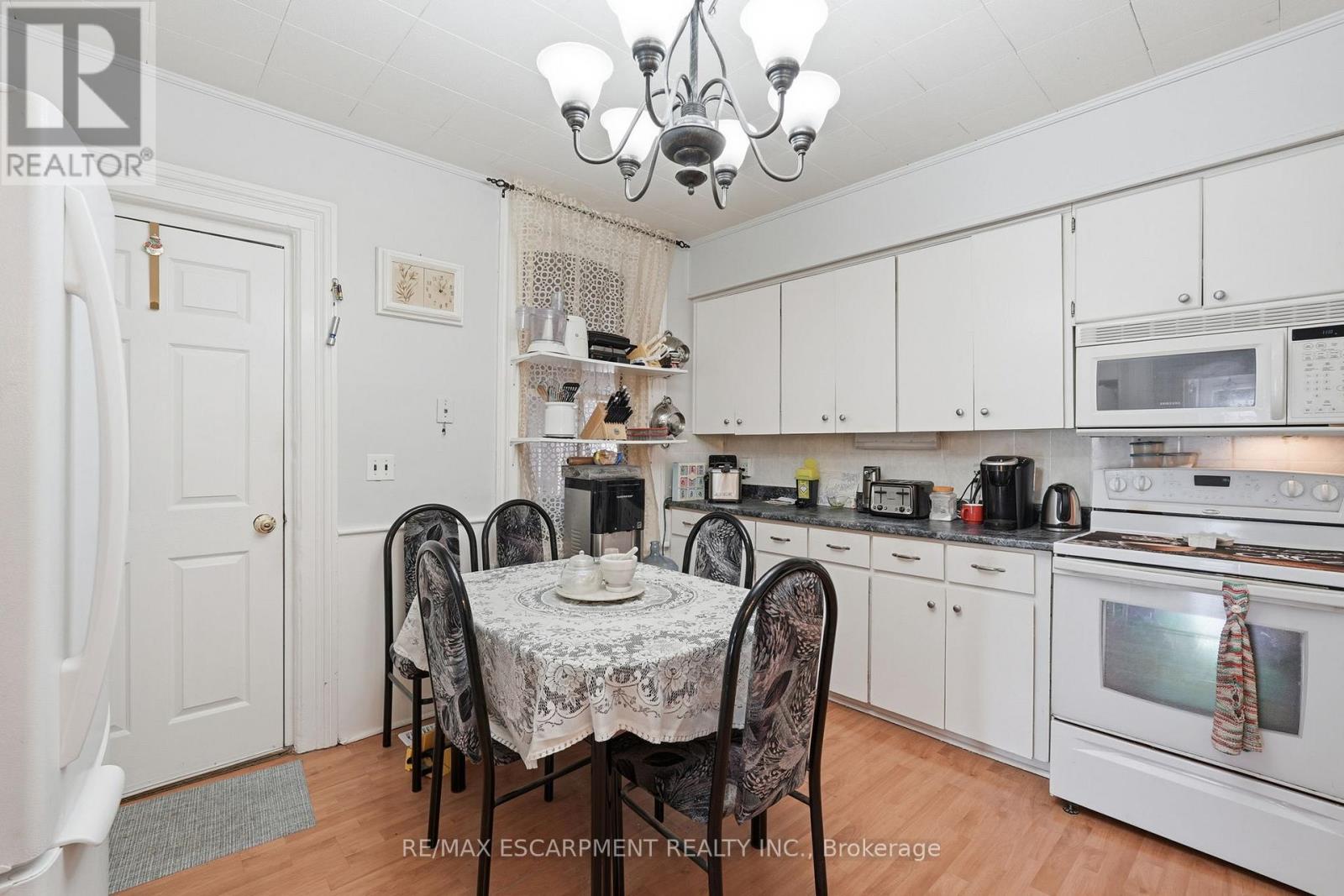 56 Victoria Street, Brantford, Ontario  N3S 3K2 - Photo 11 - X12941038