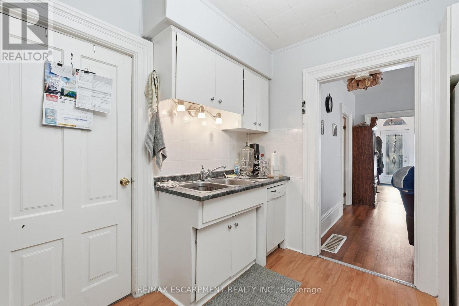 56 Victoria Street, Brantford, Ontario  N3S 3K2 - Photo 13 - X12941038