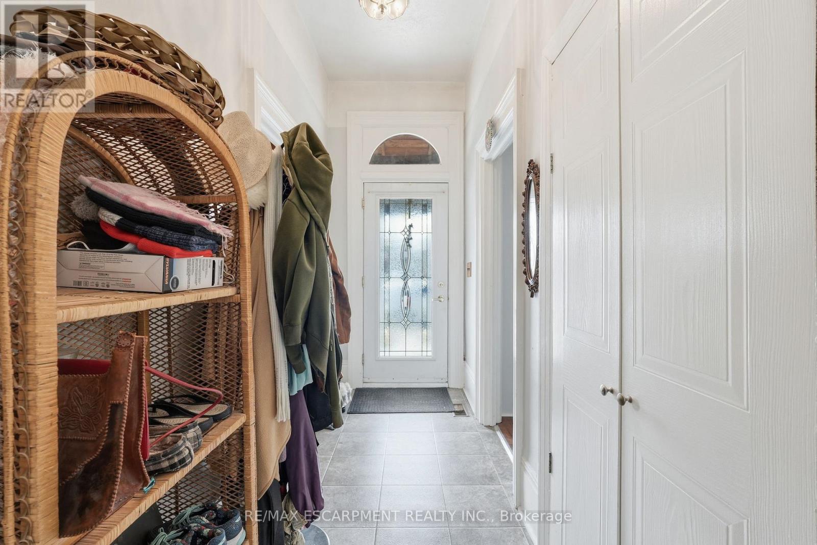 56 Victoria Street, Brantford, Ontario  N3S 3K2 - Photo 4 - X12941038