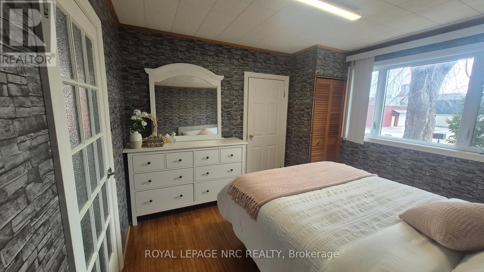 4593 Park Street, Niagara Falls, Ontario  L2E 2R2 - Photo 10 - X12941060