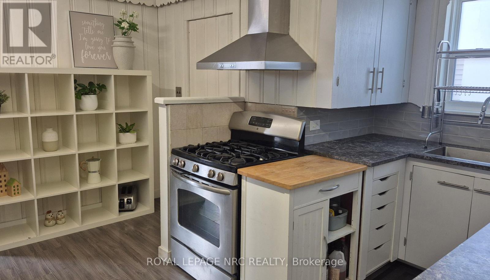 4593 Park Street, Niagara Falls, Ontario  L2E 2R2 - Photo 5 - X12941060