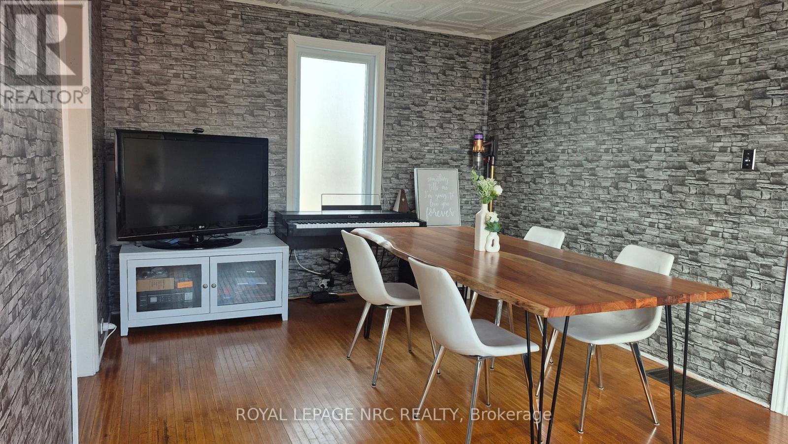 4593 Park Street, Niagara Falls, Ontario  L2E 2R2 - Photo 9 - X12941060