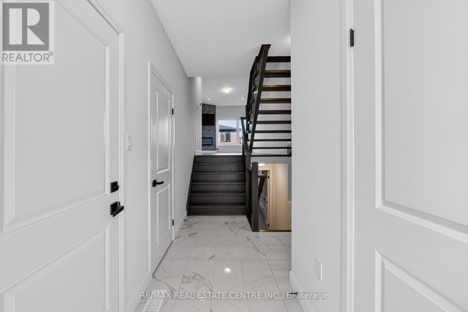 47 Bensley Lane, Hamilton, Ontario  L9C 0E7 - Photo 5 - X12941068