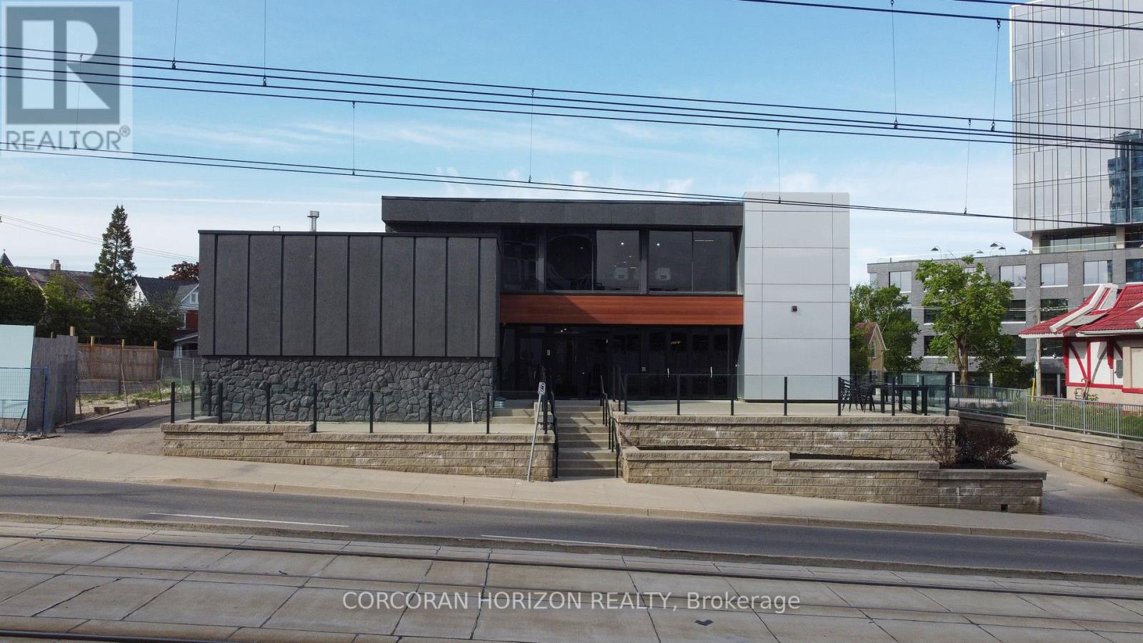 618 King Street W, Kitchener, Ontario  N2G 1C8 - Photo 2 - X12941100