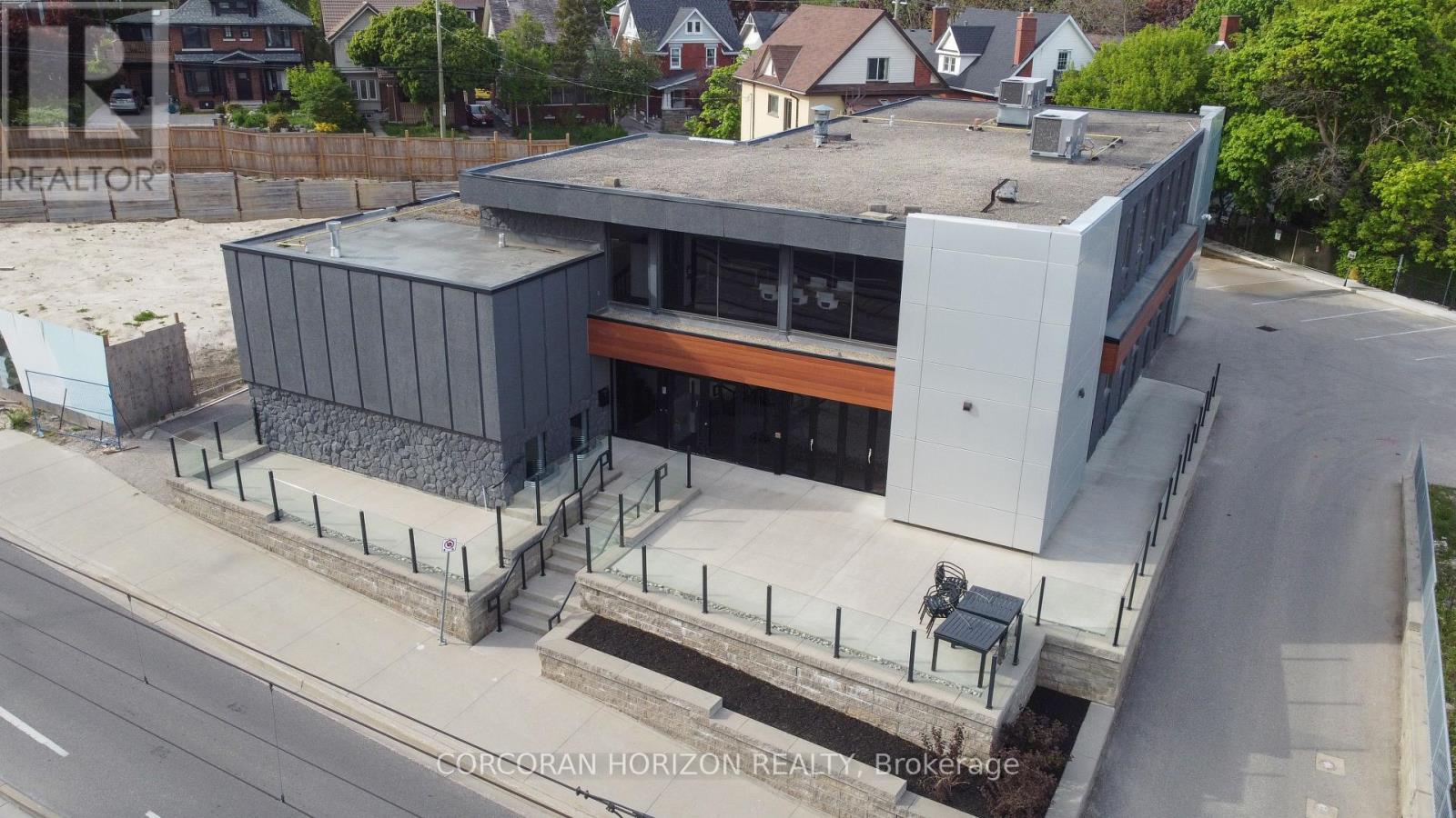 618 King Street W, Kitchener, Ontario  N2G 1C8 - Photo 4 - X12941100