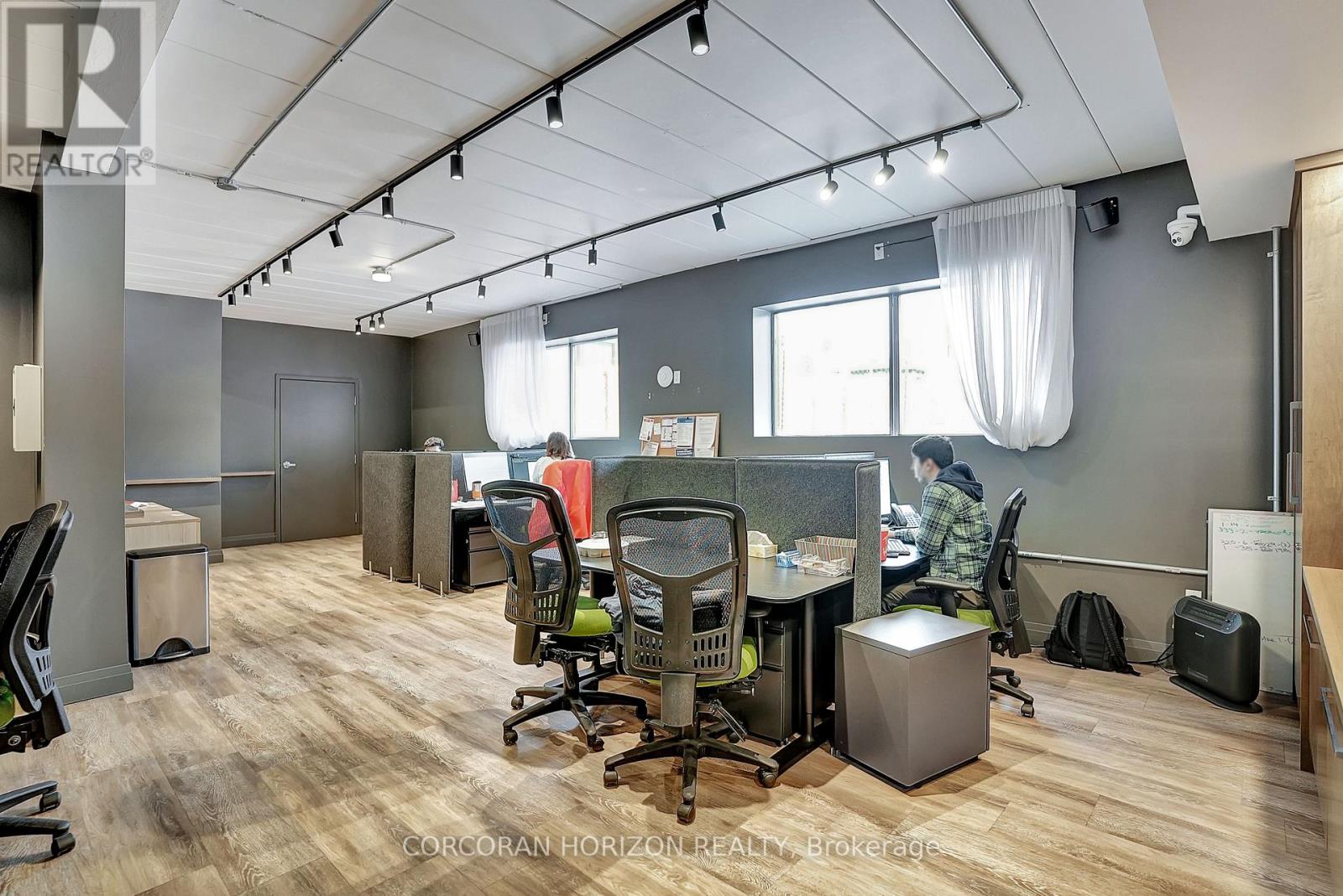 618 King Street W, Kitchener, Ontario  N2G 1C8 - Photo 40 - X12941100