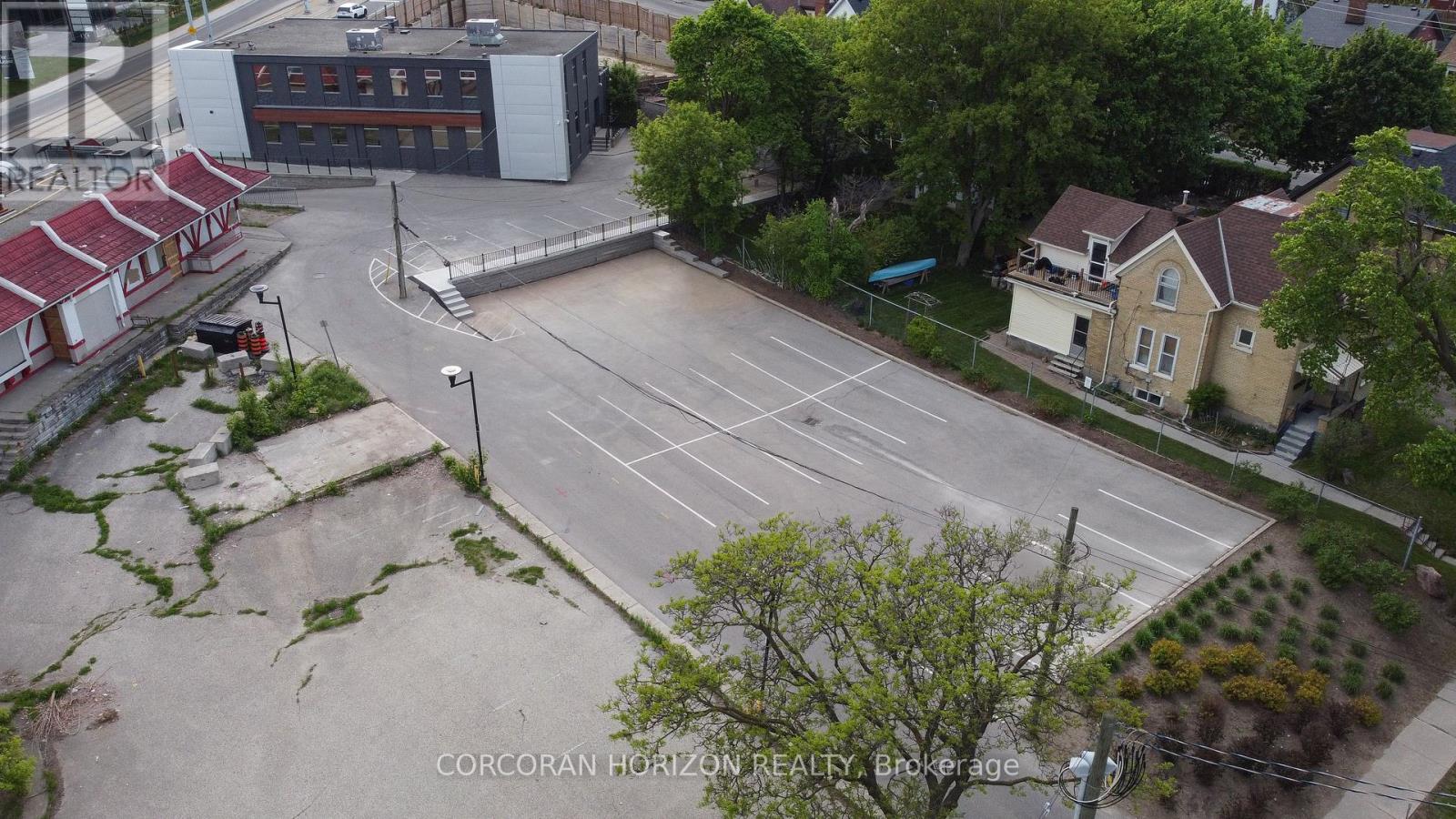 618 King Street W, Kitchener, Ontario  N2G 1C8 - Photo 44 - X12941100