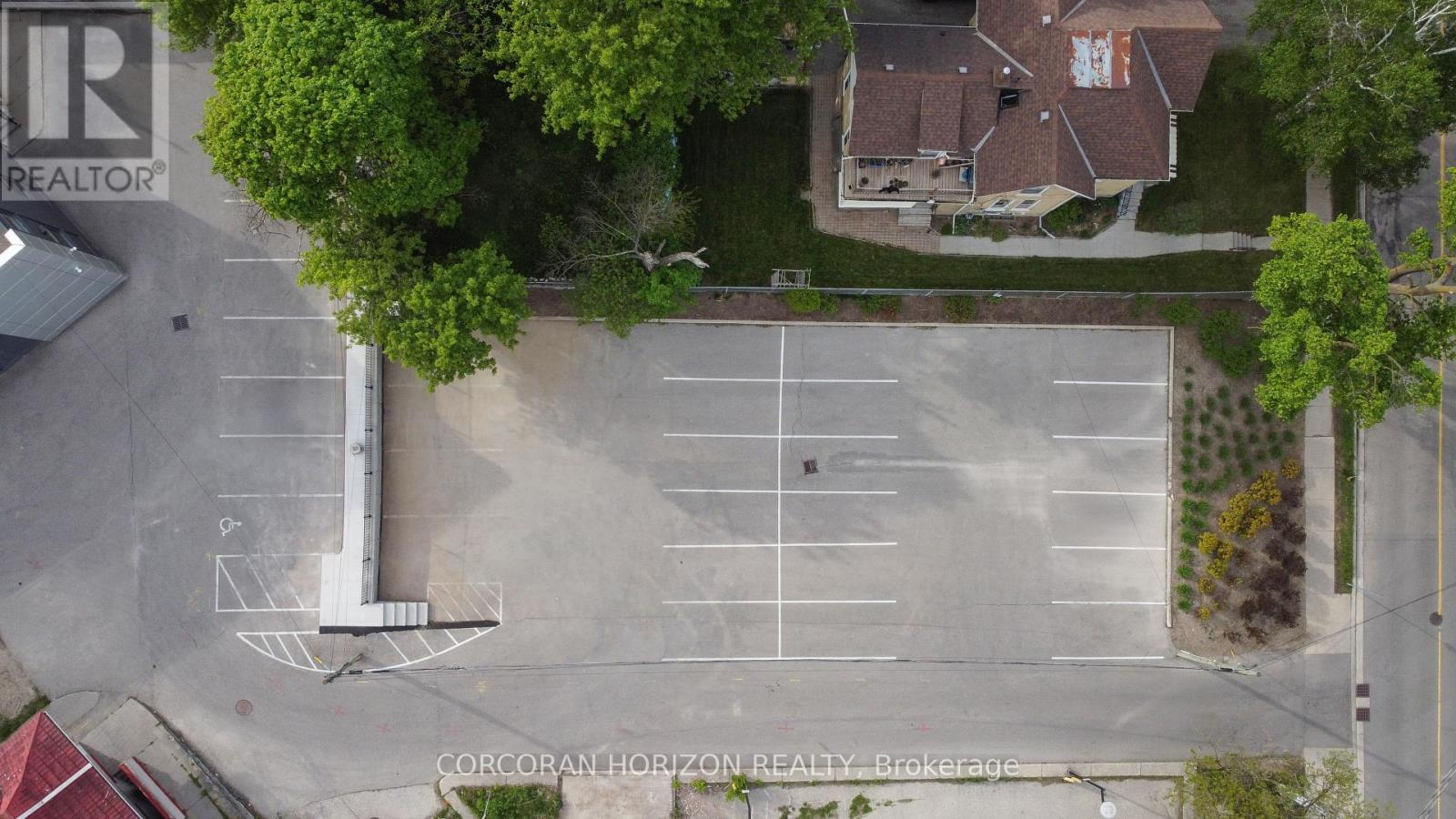 618 King Street W, Kitchener, Ontario  N2G 1C8 - Photo 46 - X12941100