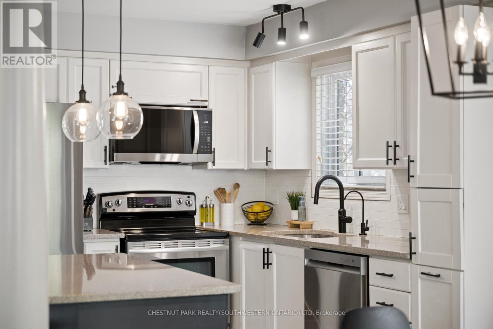 72 Copper Leaf Street, Kitchener, Ontario  N2E 3T5 - Photo 6 - X12941166