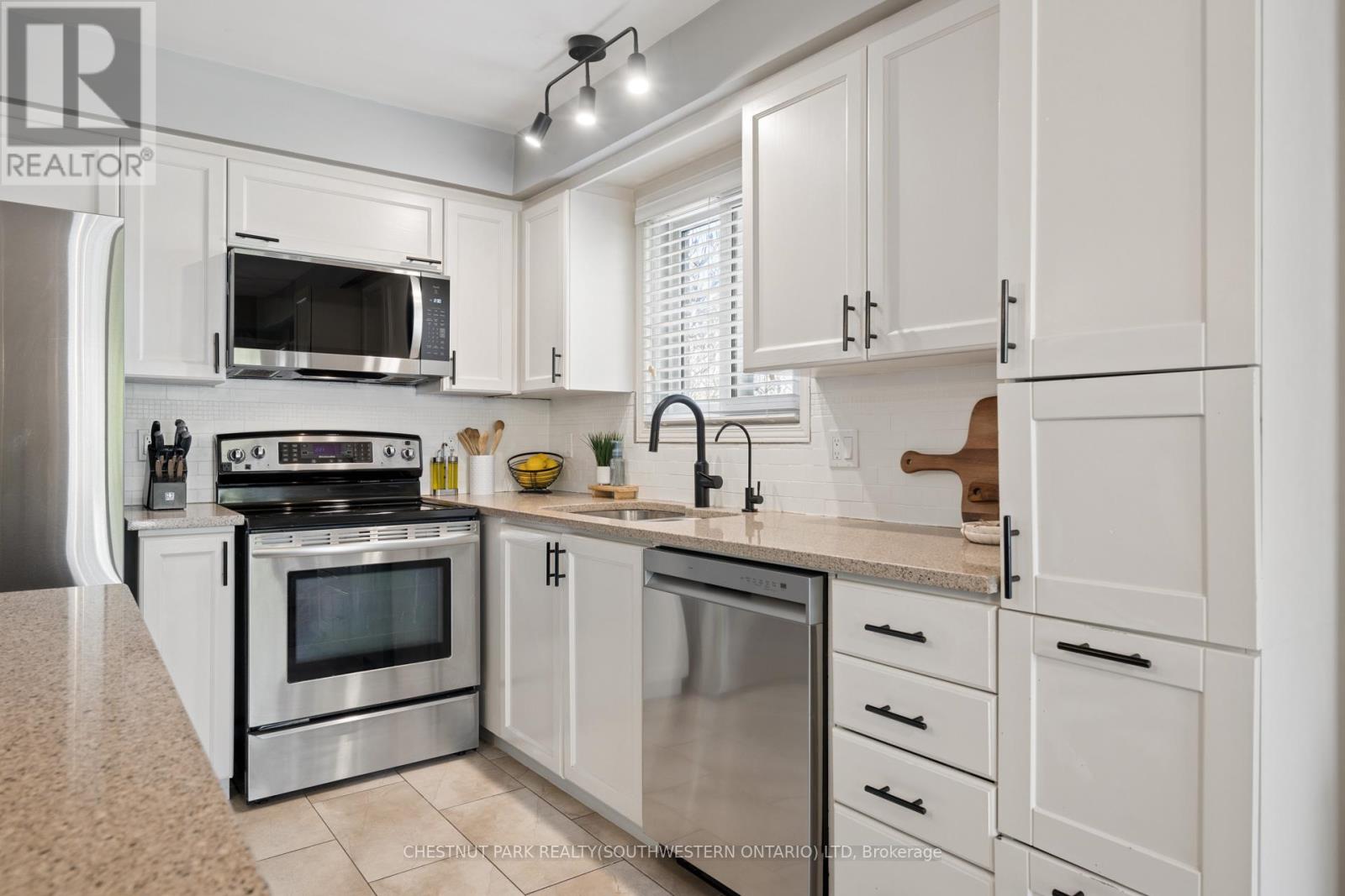 72 Copper Leaf Street, Kitchener, Ontario  N2E 3T5 - Photo 8 - X12941166