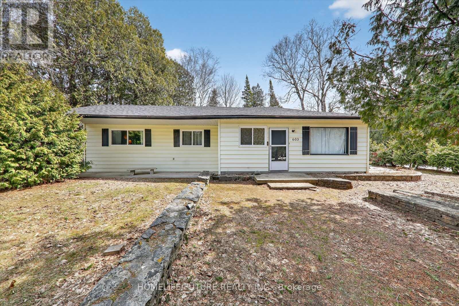 603 Third Avenue N, South Bruce Peninsula, Ontario  N0H 2G0 - Photo 2 - X12941172