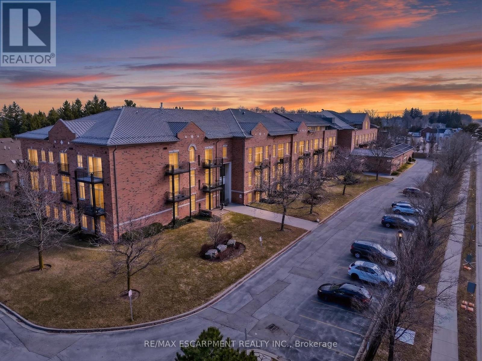 320 - 262 Dundas Street E, Hamilton, Ontario  L8B 1A9 - Photo 2 - X12941202