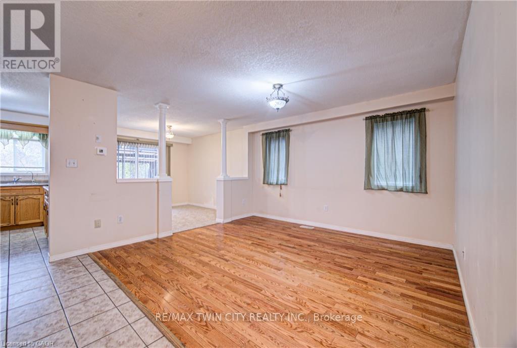 93 Edgemere Drive, Cambridge, Ontario  N1P 1E9 - Photo 4 - X12941226