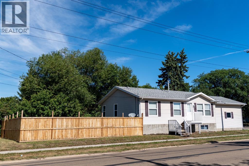 422 9th Street, Wainwright, Alberta  T9W 1C7 - Photo 36 - A2286857