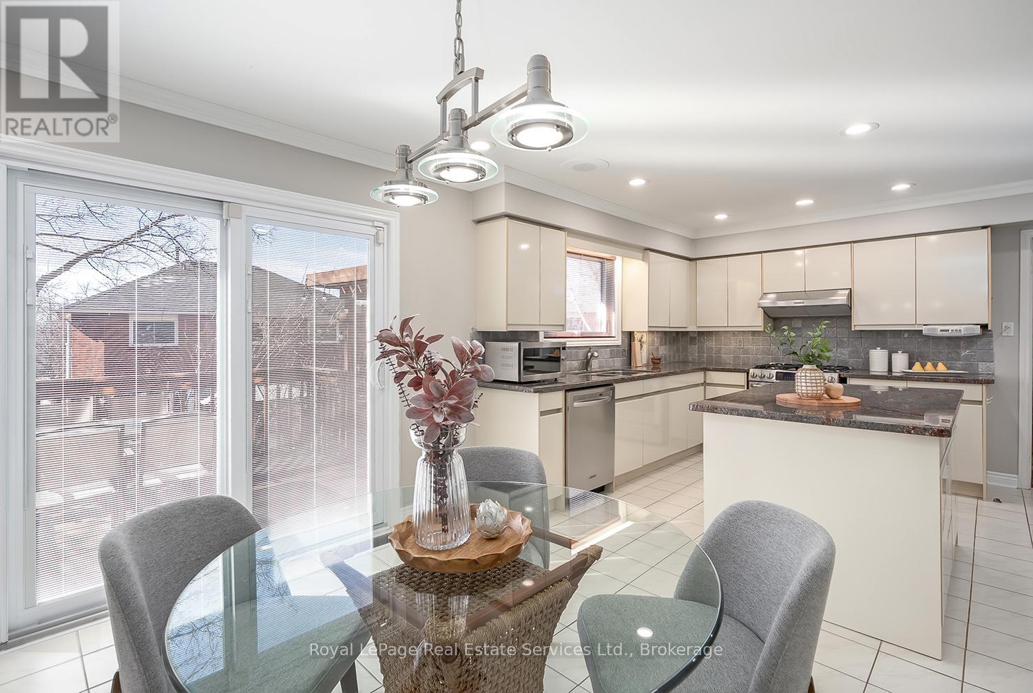 1274 Hilton Lane, Oakville, Ontario  L6M 2V2 - Photo 16 - W12941292