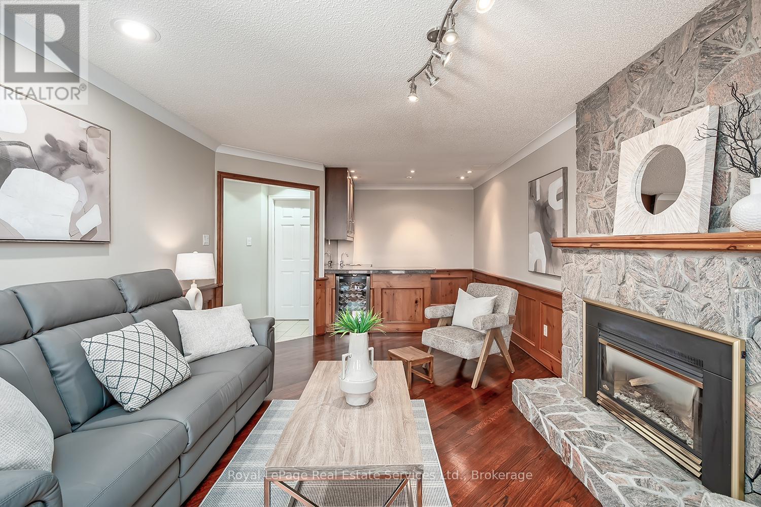 1274 Hilton Lane, Oakville, Ontario  L6M 2V2 - Photo 18 - W12941292