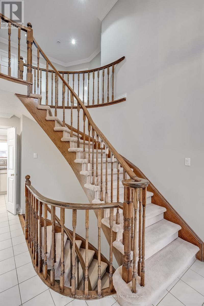 1274 Hilton Lane, Oakville, Ontario  L6M 2V2 - Photo 4 - W12941292