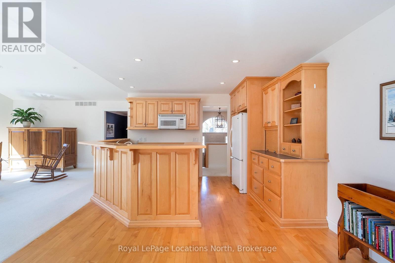 130 Cortina Crescent, Blue Mountains, Ontario L9Y 0S9 - Photo 16 - X12941290