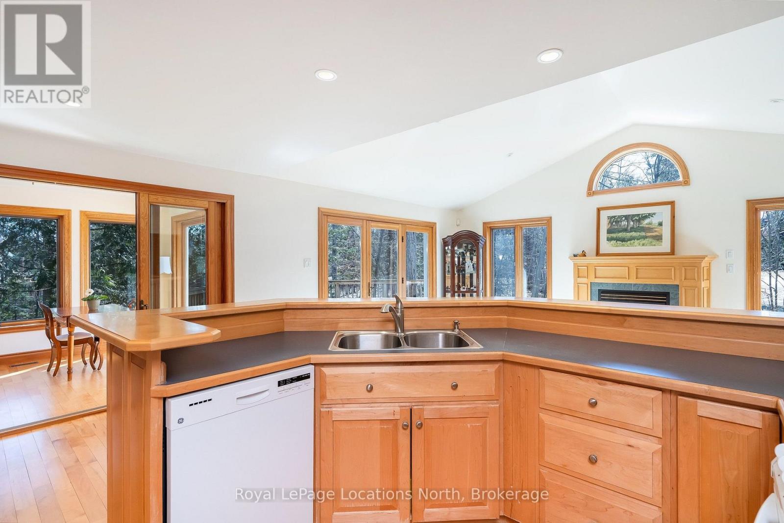 130 Cortina Crescent, Blue Mountains, Ontario L9Y 0S9 - Photo 21 - X12941290