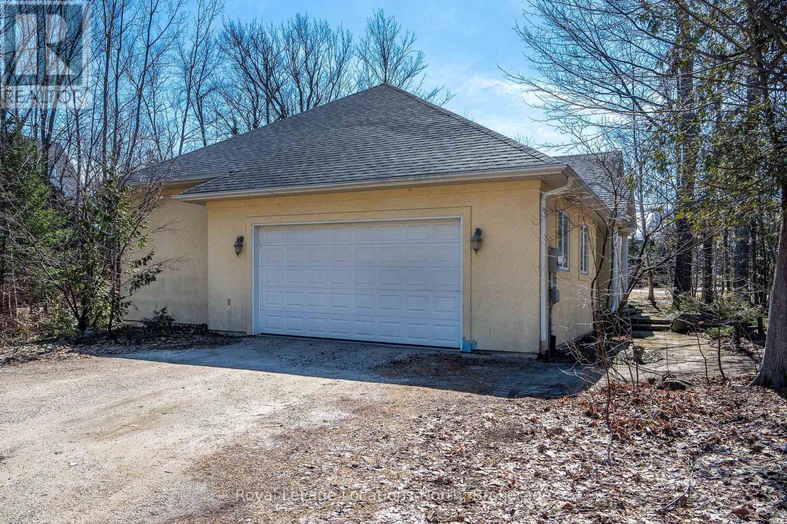 130 Cortina Crescent, Blue Mountains, Ontario L9Y 0S9 - Photo 6 - X12941290