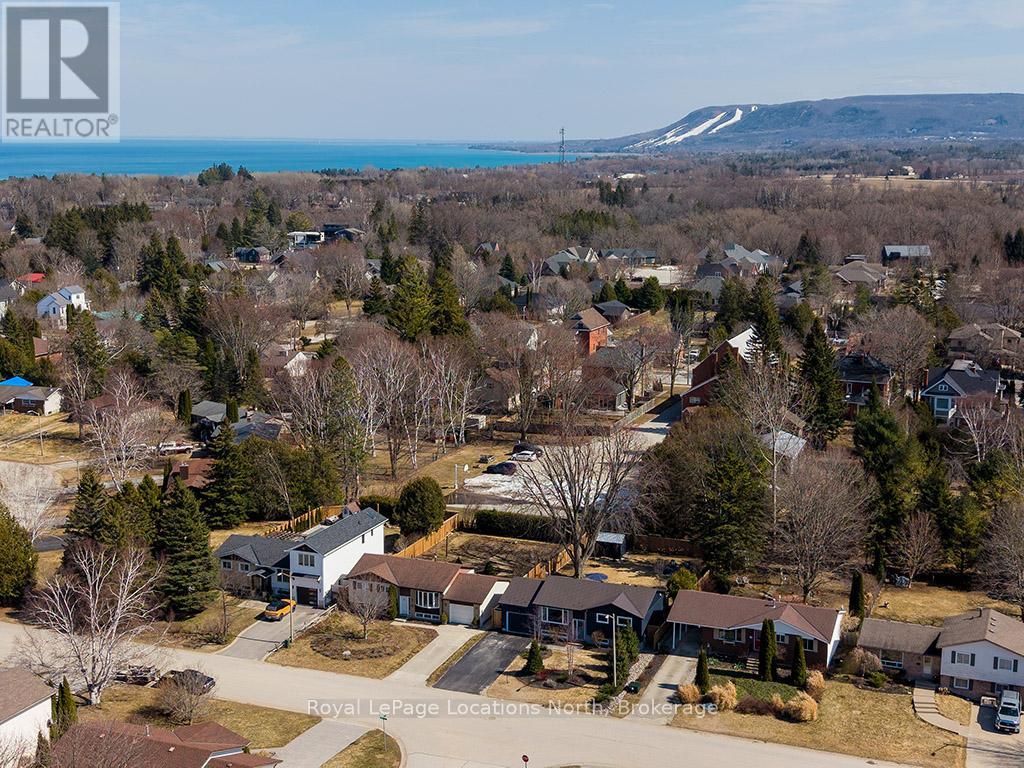 135 Orchard Drive, Blue Mountains, Ontario  N0H 2P0 - Photo 3 - X12941316